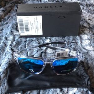 * BRAND NEW * NEVER WORN * OAKLEY SUNGLASSES!!